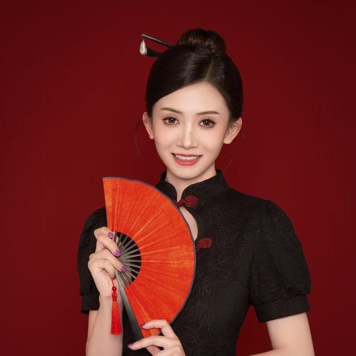 Wendy in a black qipao, holding a red fan